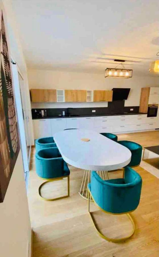 Brand New Luxury 3 Bedrooms, Terrace And Free Parking - Noah Apartamento